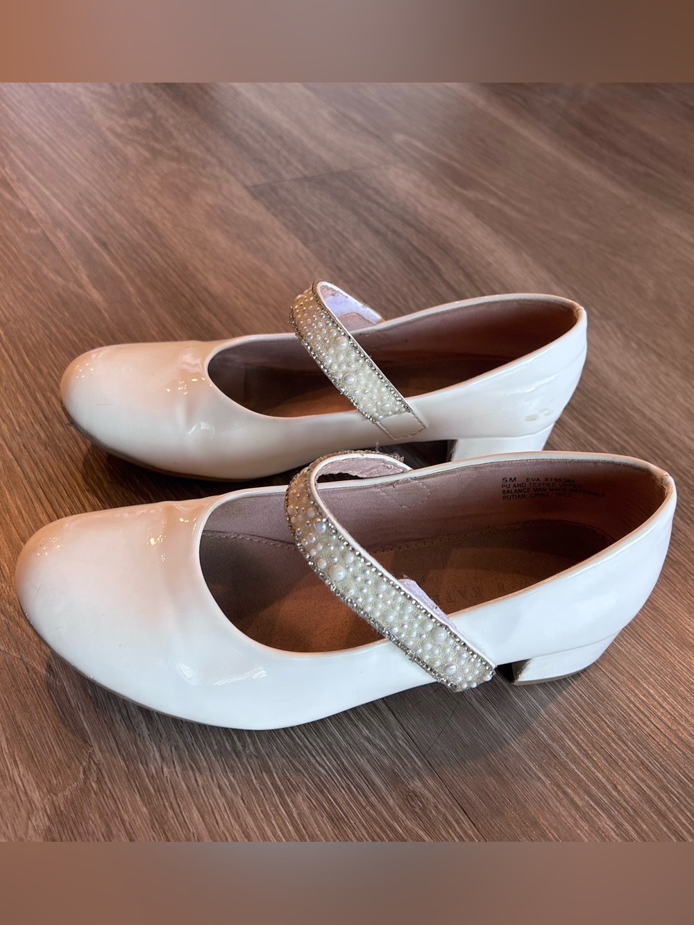 Kelly & Katie White Patent Mary Jane Pearl Strap Shoes 5M